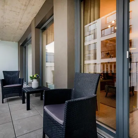 Luxury Parking By Michal&friends Apartamento Praga