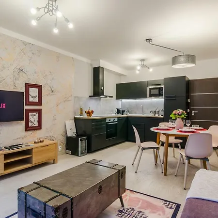 Luxury Parking By Michal&friends Apartamento *