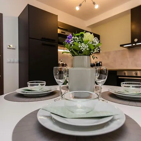Luxury Parking By Michal&friends Apartamento