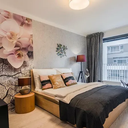 Luxury Parking By Michal&friends Apartamento *