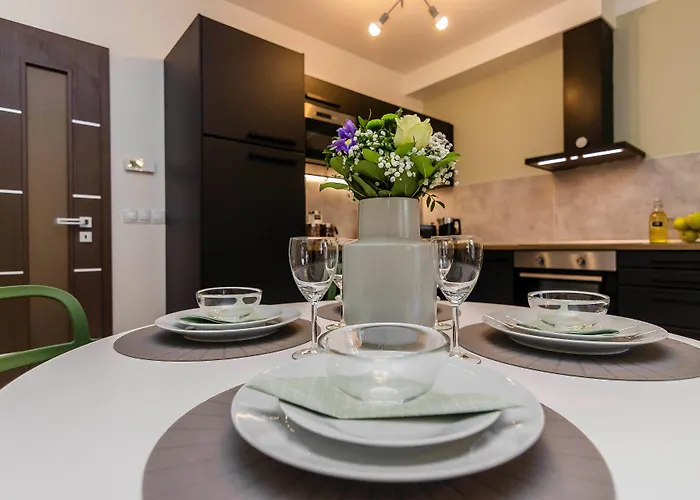 Luxury Parking By Michal&friends Apartamento Praga