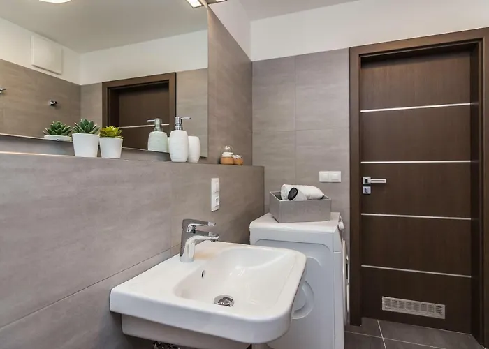 Luxury Parking By Michal&friends Apartamento Praga