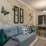 Luxury Parking By Michal&friends Apartamento *