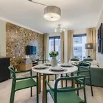 Luxury Parking By Michal&friends Apartamento