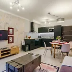 Luxury Parking By Michal&friends Apartamento *