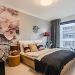 Luxury Parking By Michal&friends Apartment *